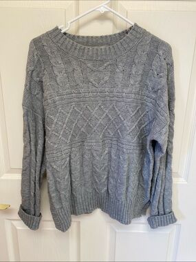 Time and Tru Gray Cable Knit Crew Neck Sweater